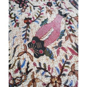 Hand-drawn Batik with Cangkang Kenari Gurohtoyo motif
