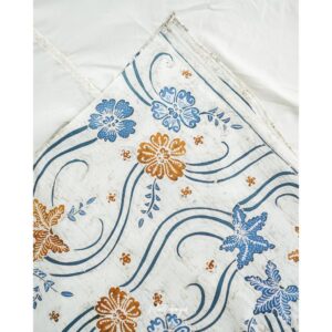 Hand-drawn Batik with Daun - Bunga motif