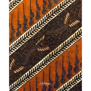 Hand-drawn Batik with Lereng Seling Parang motif